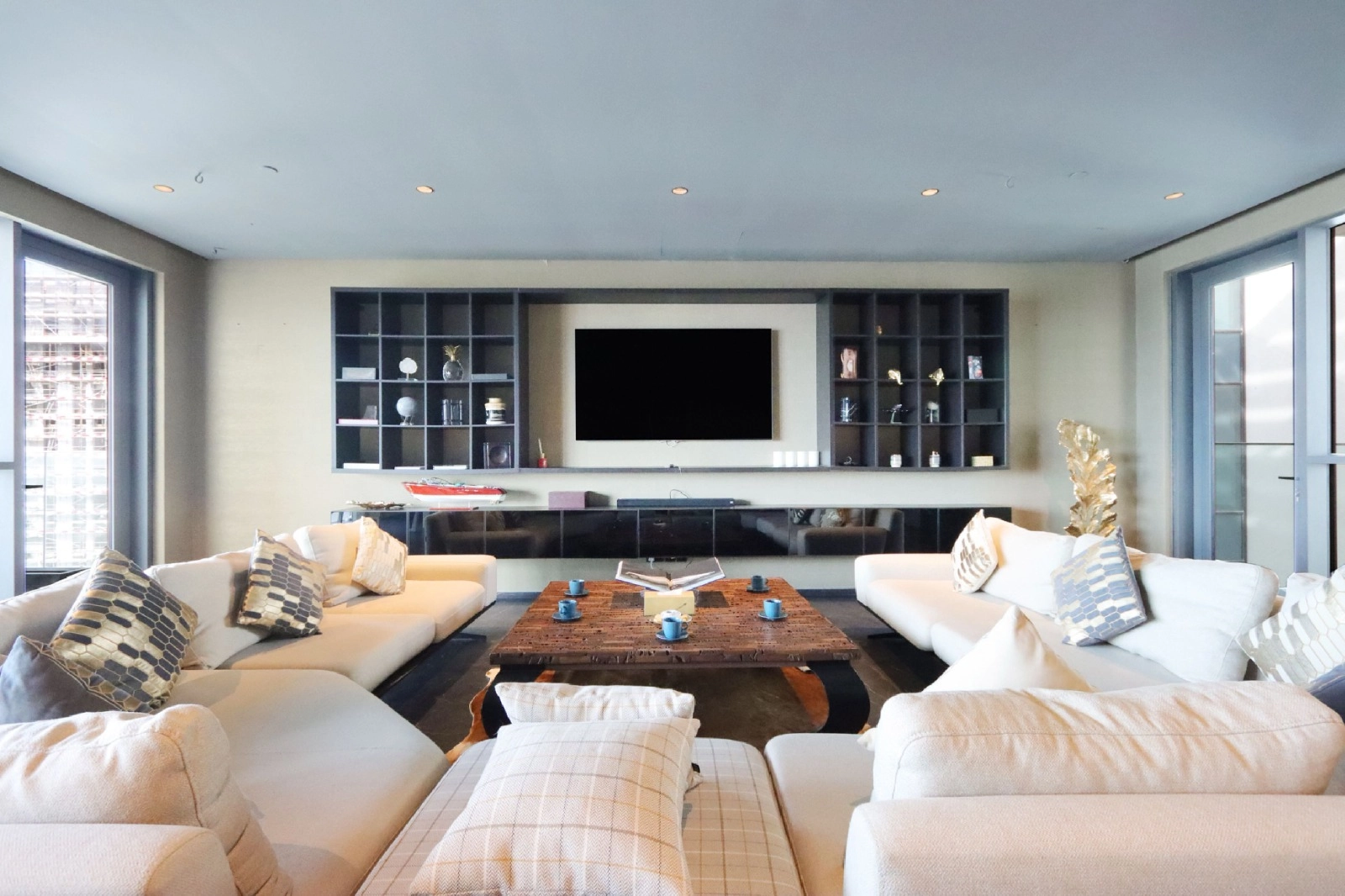 3 BEDROOMS FOR RENT IN CITY WALK BUILDING 13B