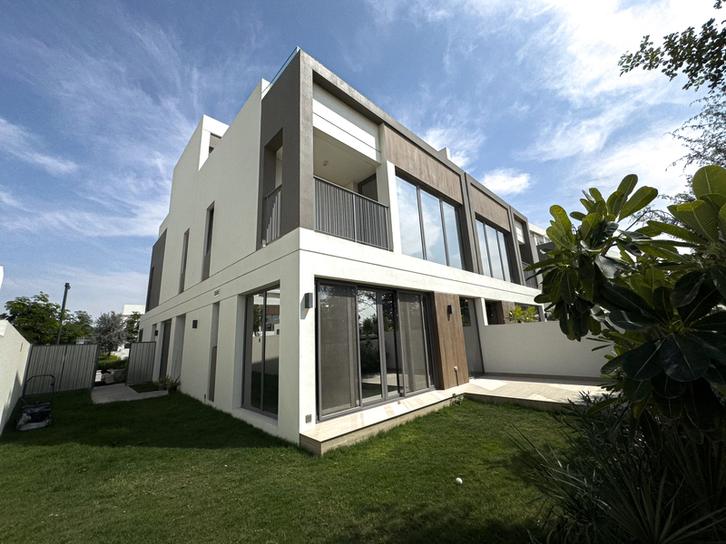 5 BEDROOM TOWNHOUSE FOR RENT IN AURA