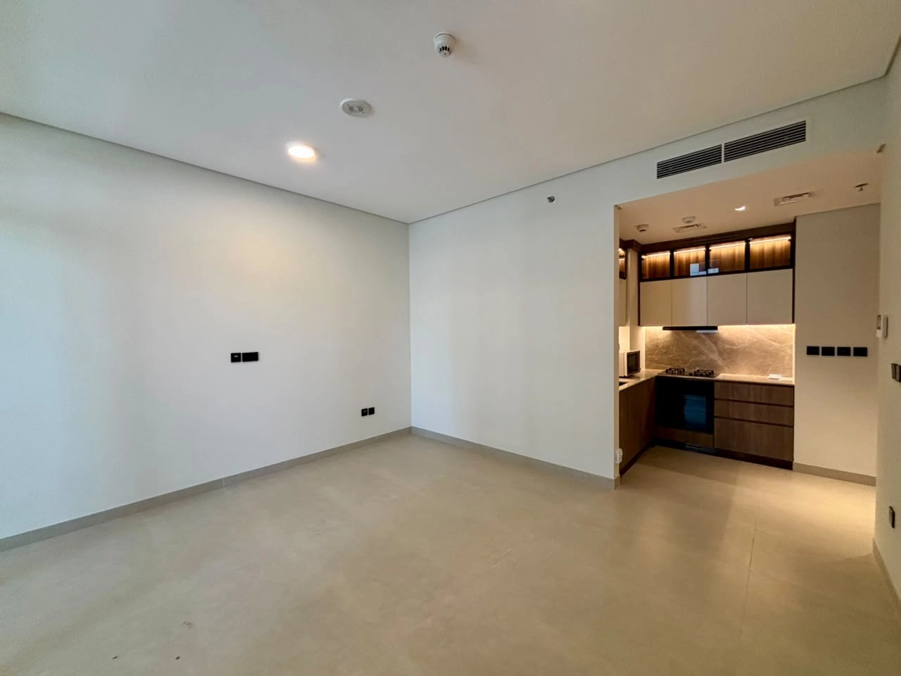 1 BEDROOM FOR RENT IN WEST FIVE