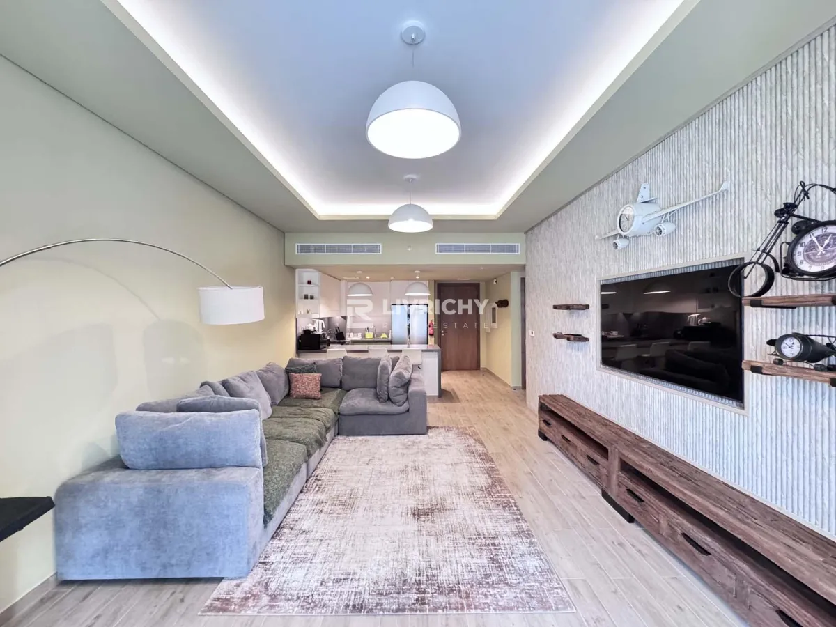 Fully Upgraded | Boulevard View | City Walk — 1