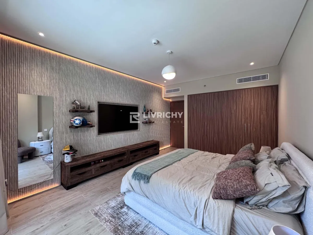 Fully Upgraded | Boulevard View | City Walk — 3