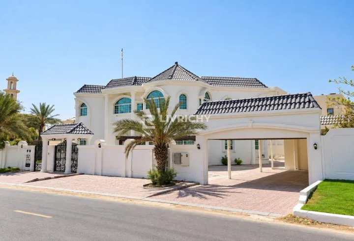 Luxury 5 BHK Villa | Huge Plot | Private Pool