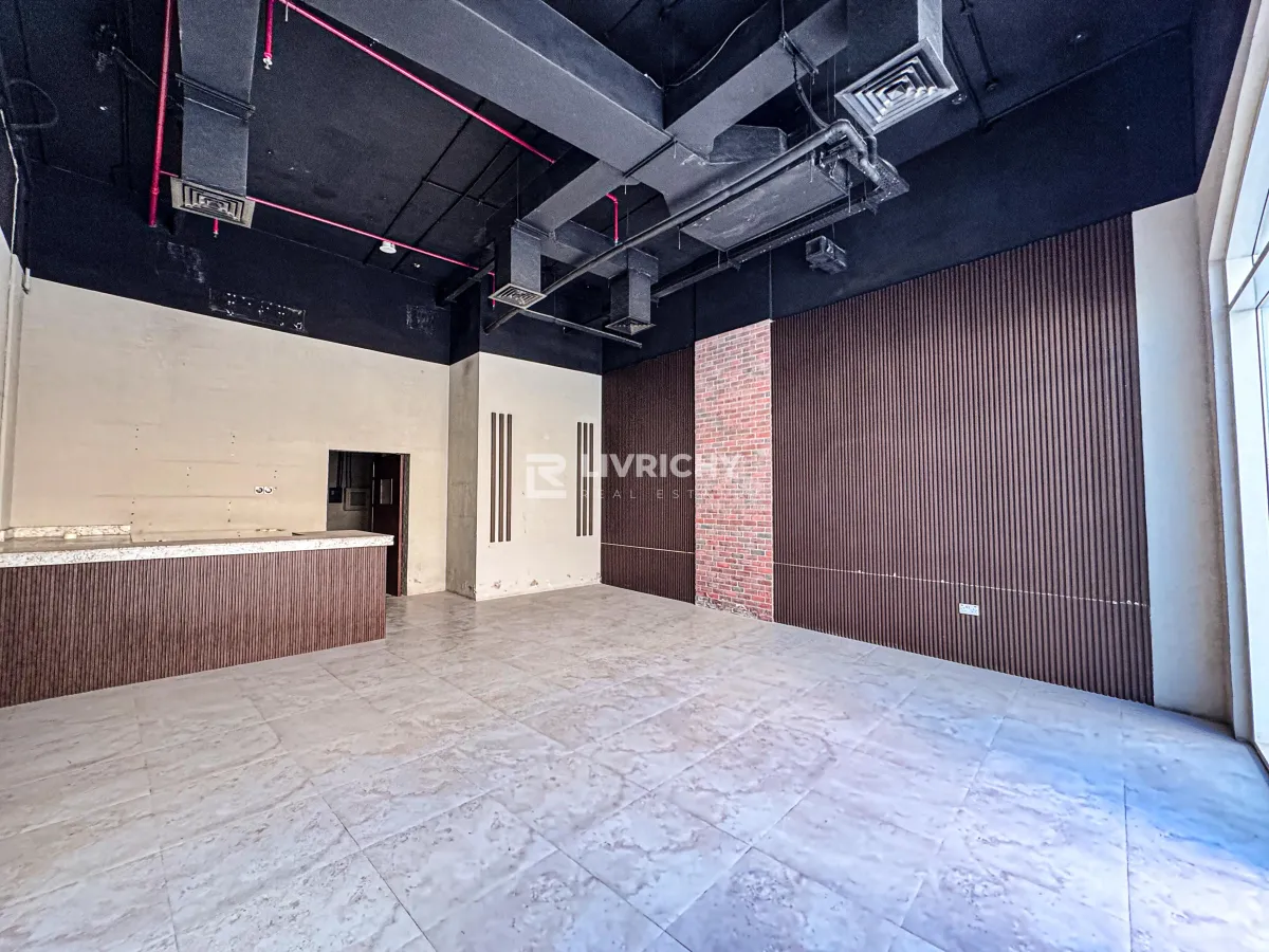 Shell And Core | Prime Retail | Semi-Fitted — 3