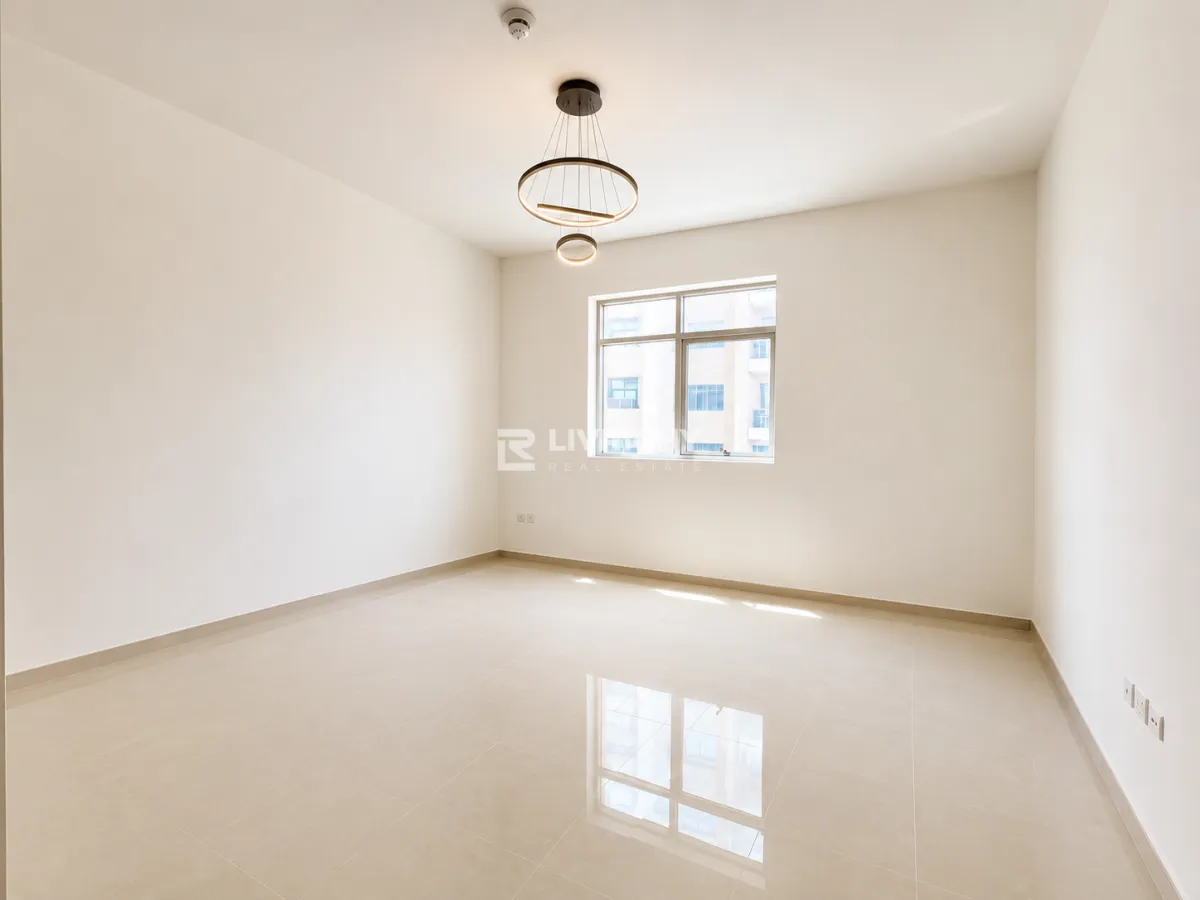 Community View | Spacious | Closed Kitchen — 3