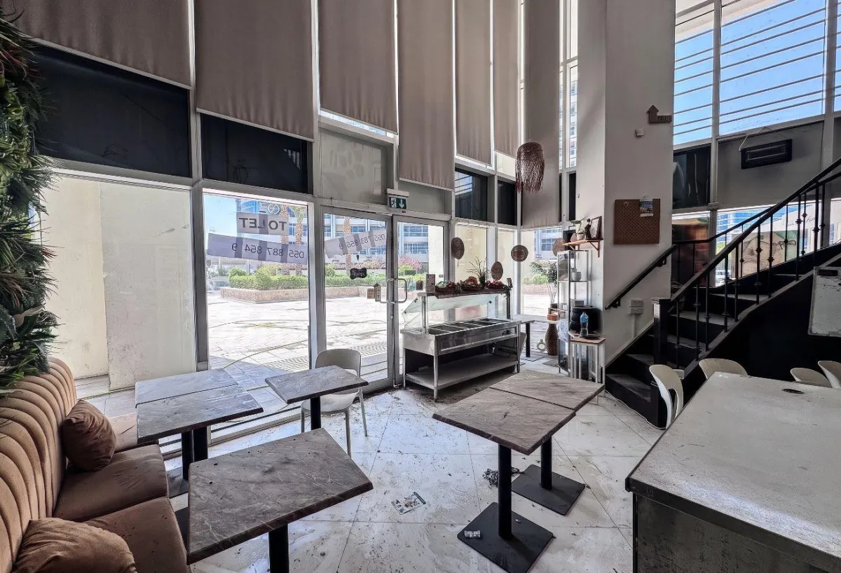 Restaurant Shop I Outdoor Seats | Commercial Spot — 3
