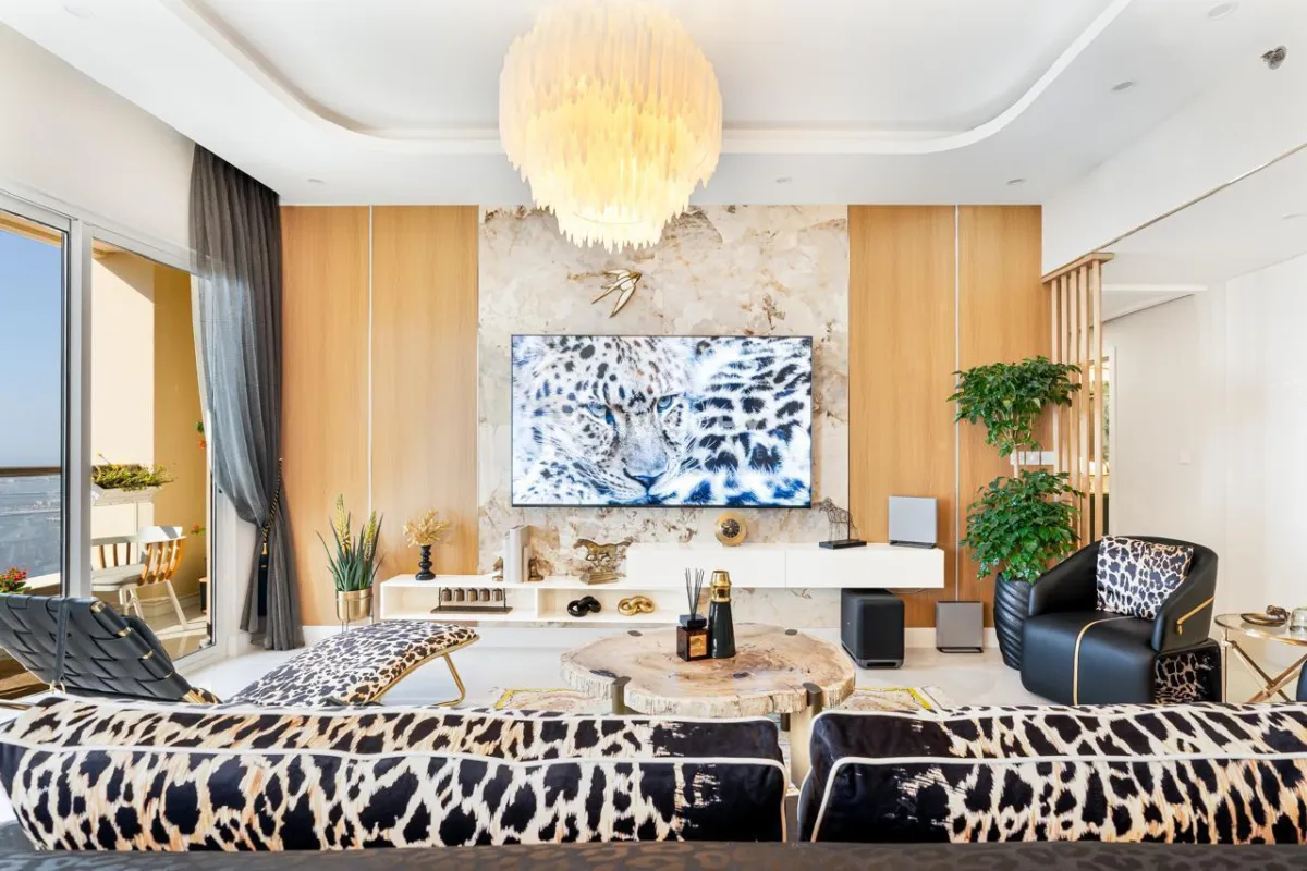 Luxury 2BR+Maid | Fully Upgraded | Sea n Ain View — 3