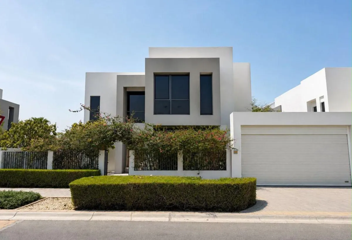 Spacious 5BR Villa | Vacant | Prime Location — 1