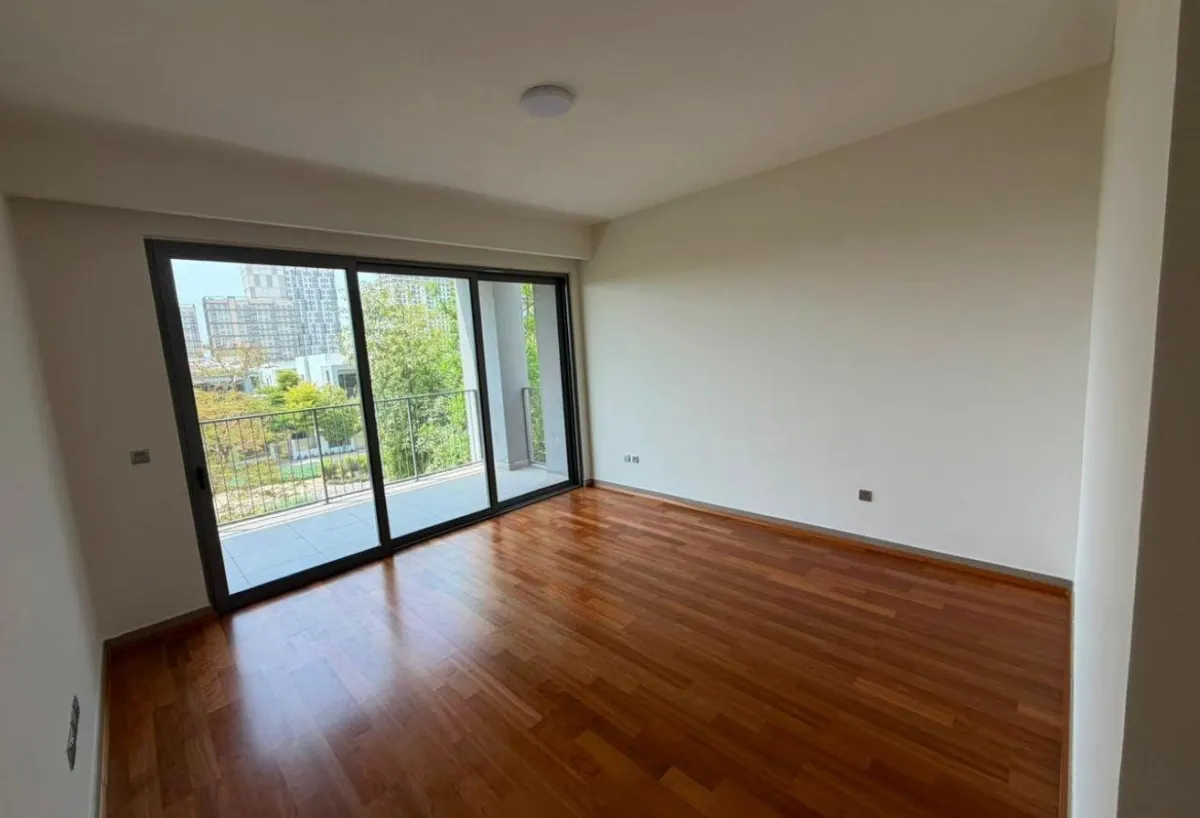 Spacious 5BR Villa | Vacant | Prime Location — 3