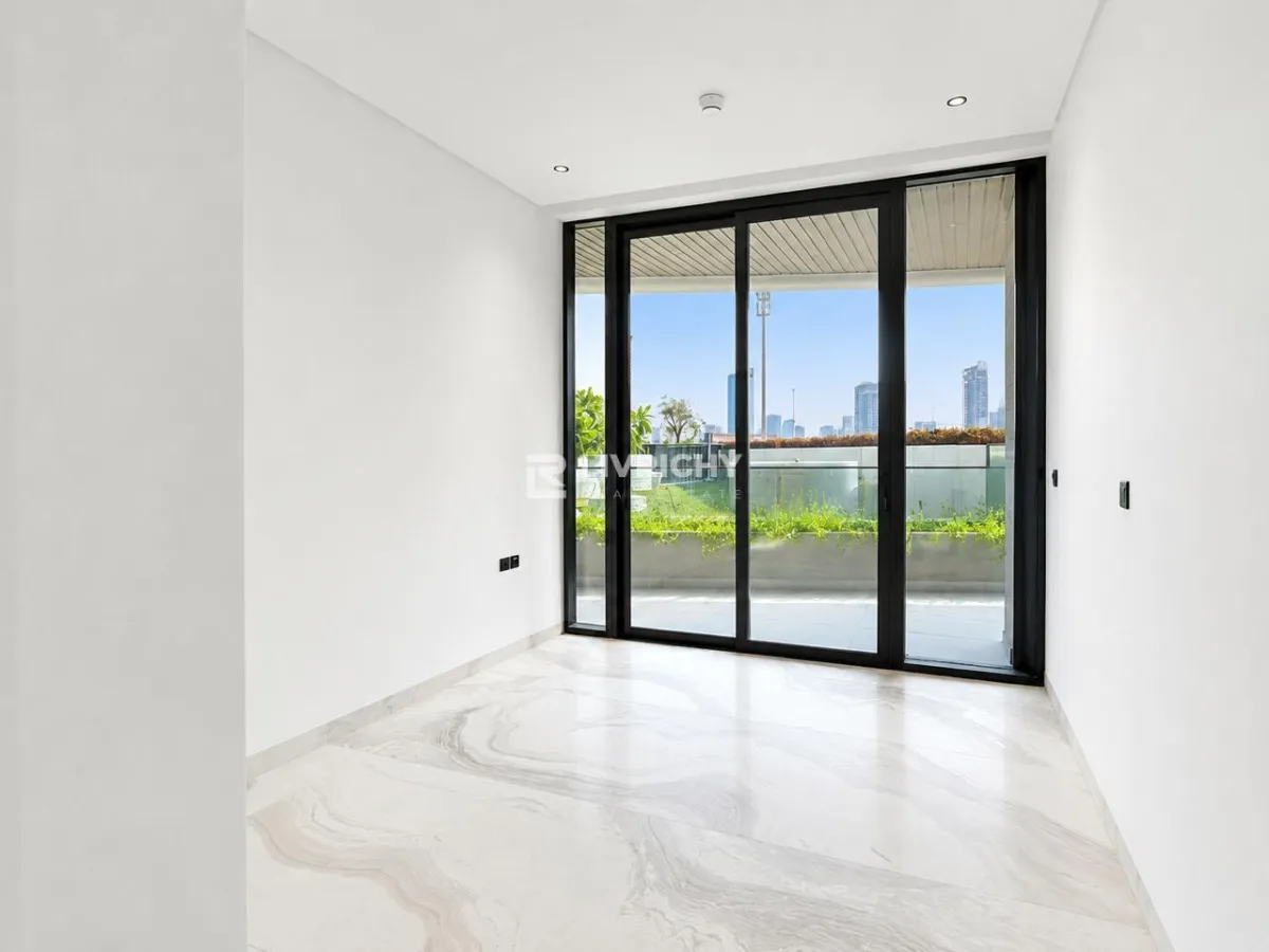 Contemporary Haven | Spacious 3BR | Park View — 2
