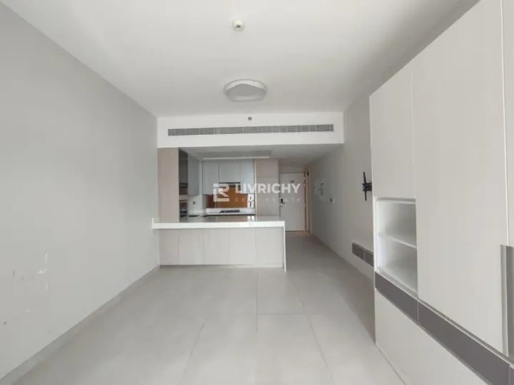 Free Wifi | Easy Access | Bright Studio