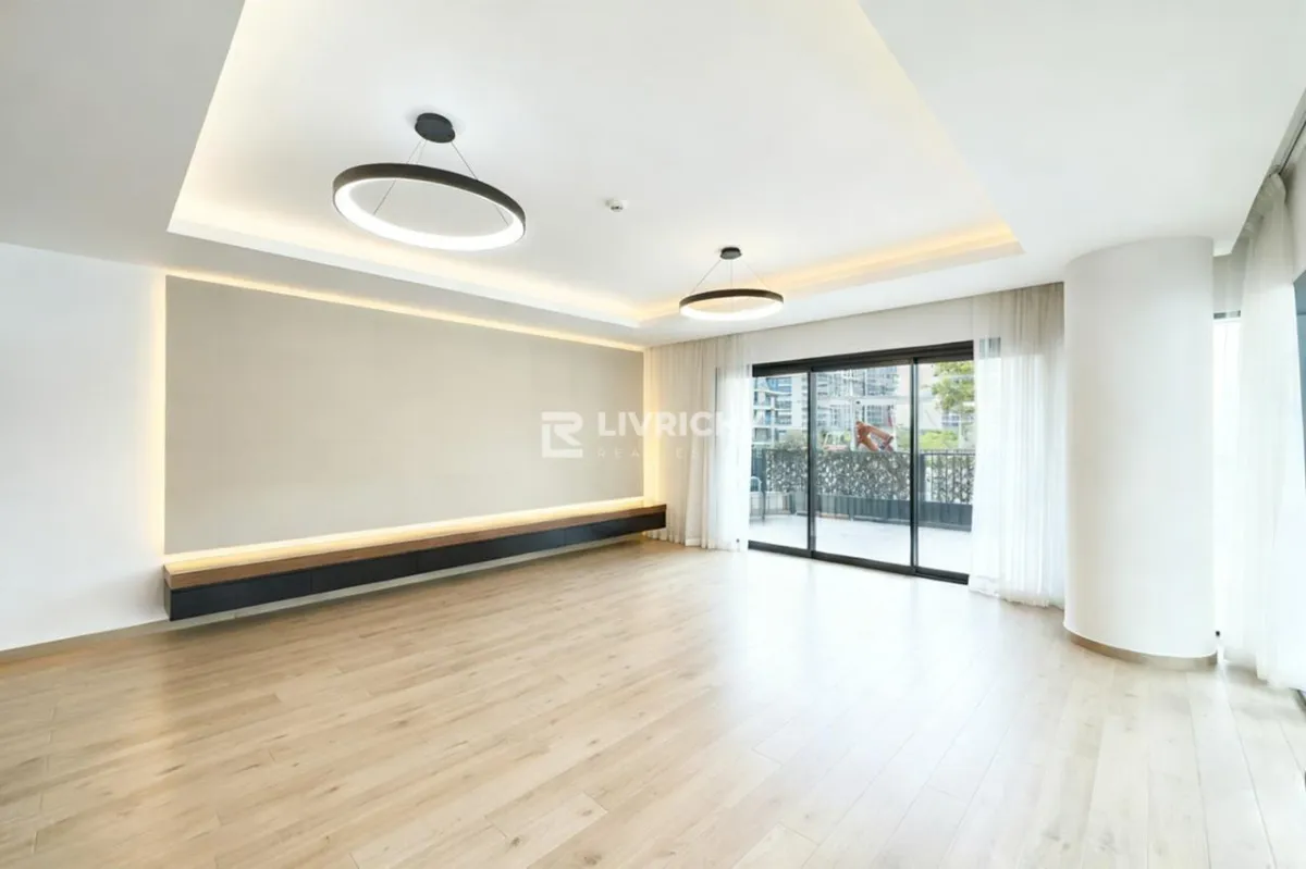 City Walk Expert | Big Layout | Huge Terrace — 2