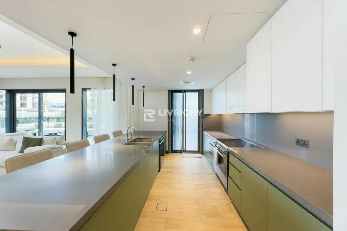 City Walk Expert | Big Layout | Huge Terrace — 3