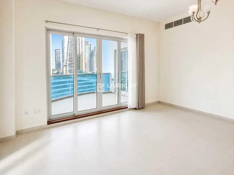 Next To Metro |  Chiller Free  | Jlt Skyline View — 3