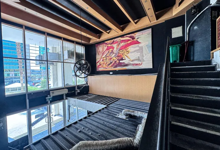 Commercial Spot | Outdoor Seats | Retail Shop