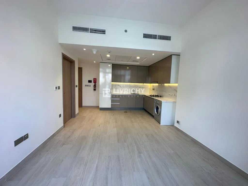 Distress Deal | Spacious Layout | Big Terrace — 2