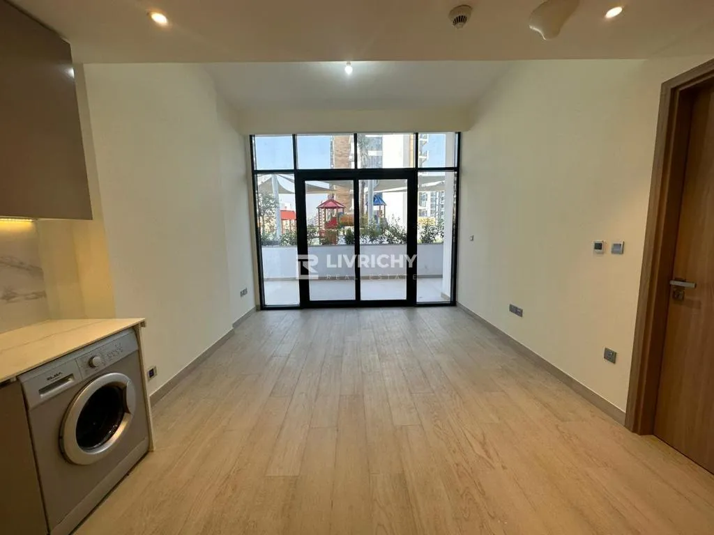 Distress Deal | Spacious Layout | Big Terrace — 3
