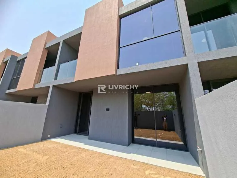 Middle Unit | High-End Townhouse | Masaar Saro — 1