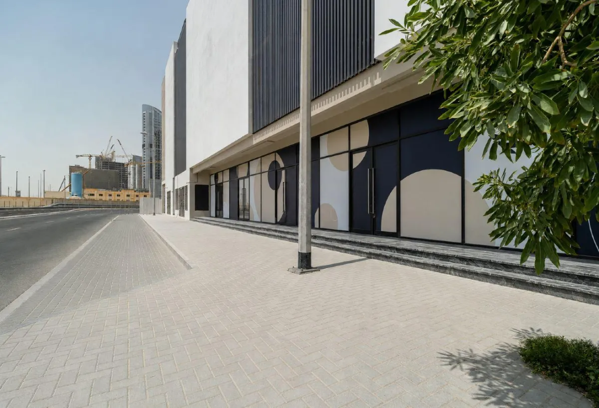 High Visibility | Main Road Facing | Flexible Size — 3