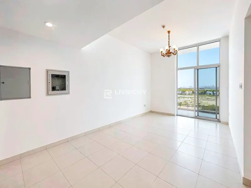 Park Facing | Spacious Layout | Prime Location — 2