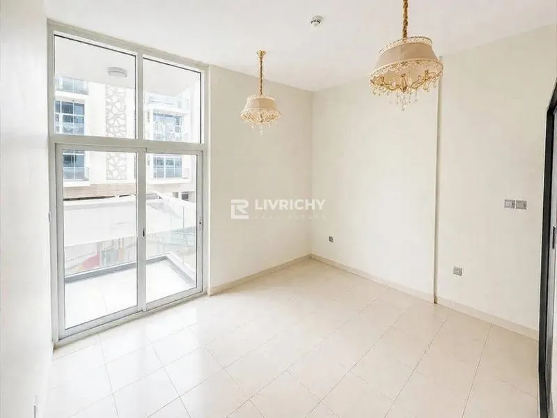 Park Facing | Spacious Layout | Prime Location — 3