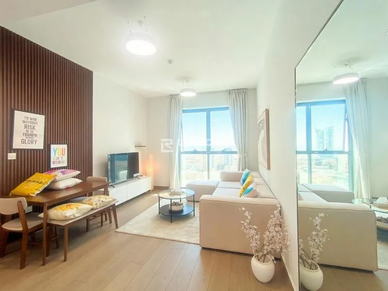 Pool View | Bright Unit | Fully Furnished — 1