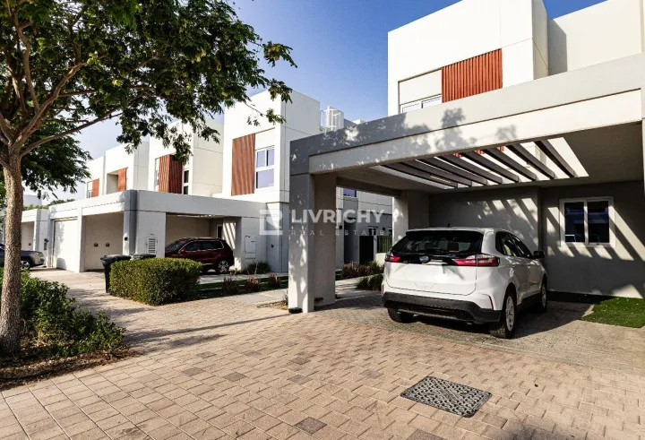 4BR Townhouse | Contemporary Finish | Vacant