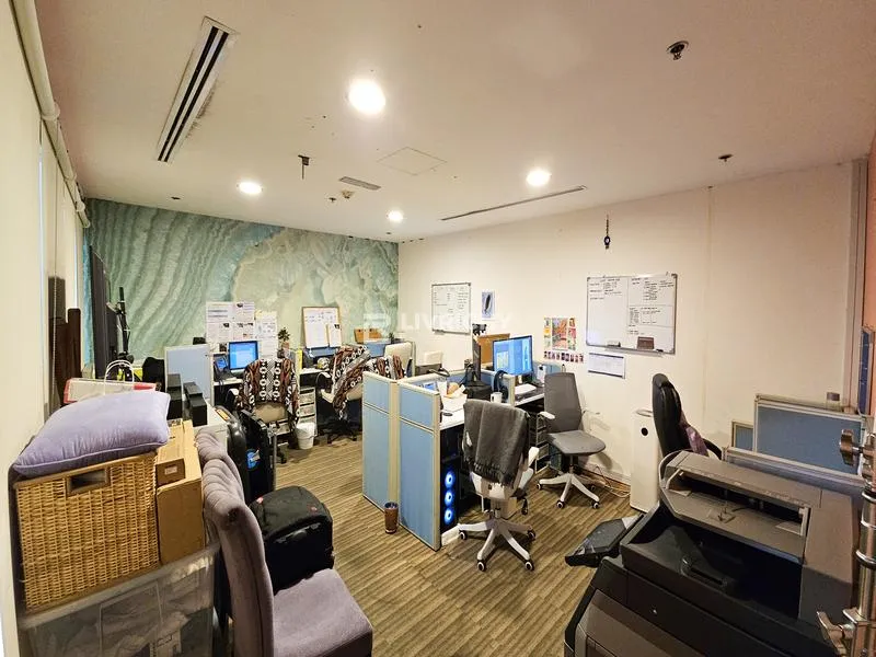 Fully Fitted | Near Metro | Prime Location — 2