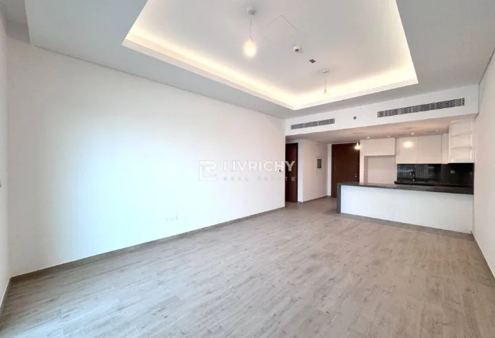 City Walk Expert | Central Park View | Modern Unit