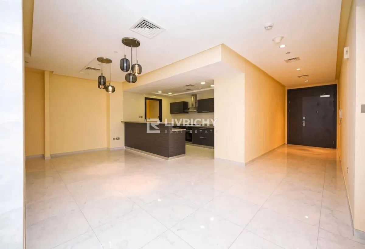 Marina Living | Well Maintained | Huge Layout — 2