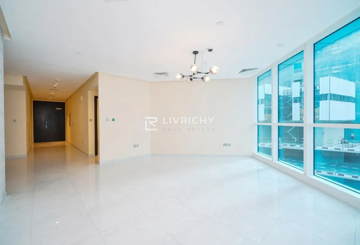 Marina Living | Well Maintained | Huge Layout — 3