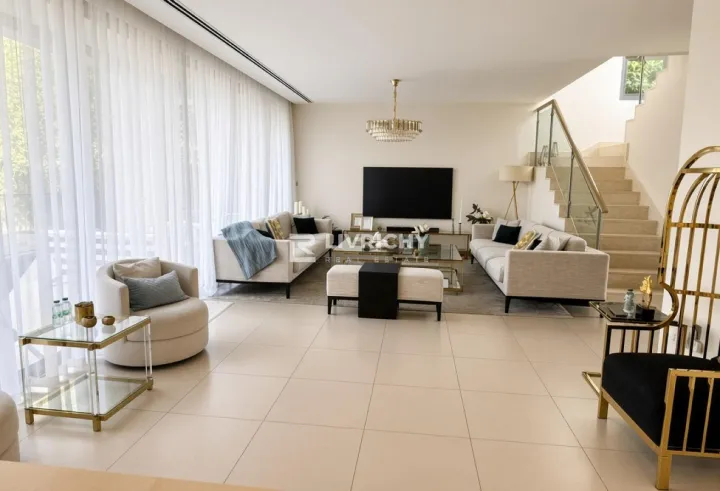 Corner Unit | Single Row | Spacious 5BR Villa