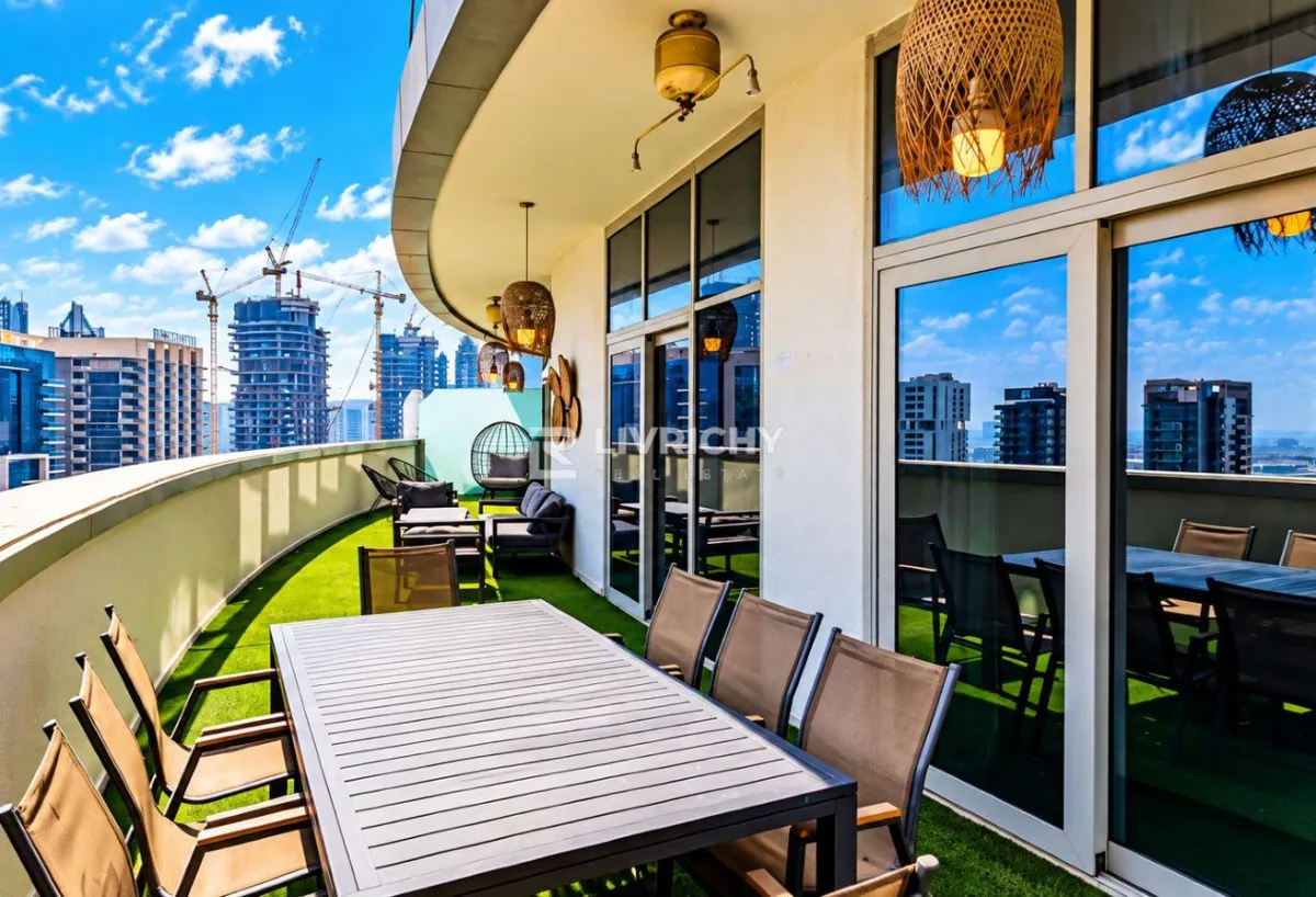 Elegant 3BR | High Floor | Canal Views — 2