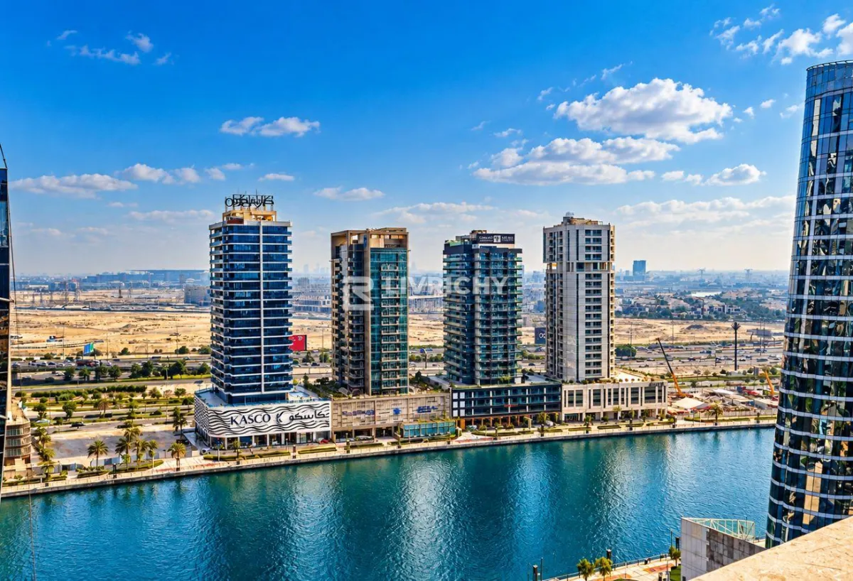 Elegant 3BR | High Floor | Canal Views — 3