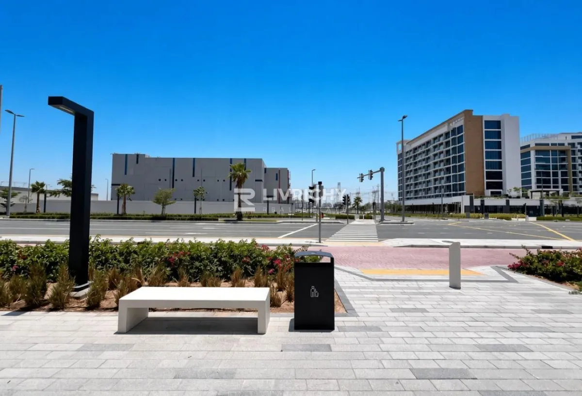 Коммерческое помещение в аренду в Azizi Riviera 2 — 3