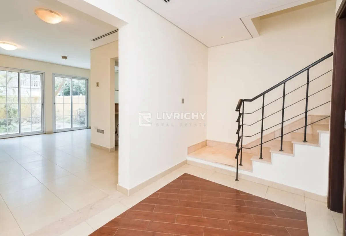 Exclusive Townhouse | Spacious | Prime Location — 2
