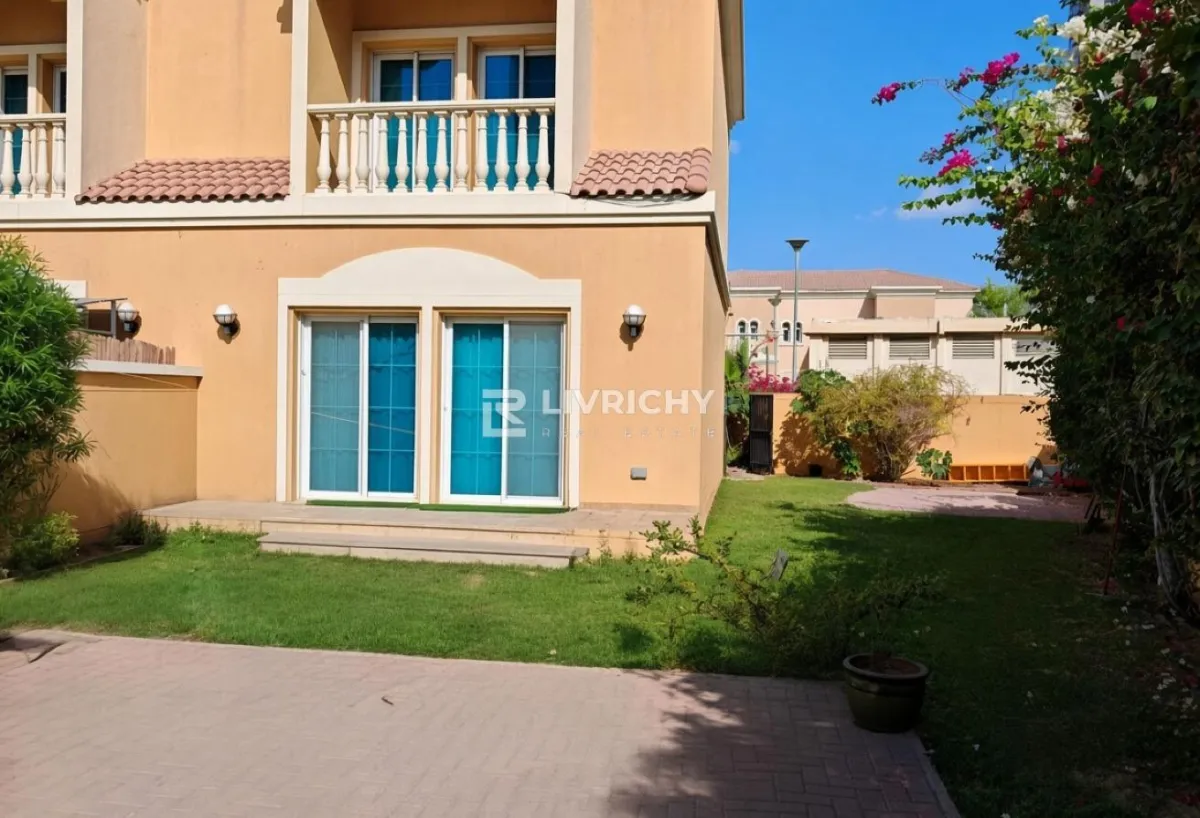 Exclusive | Corner Townhouse | Prime Location — 1